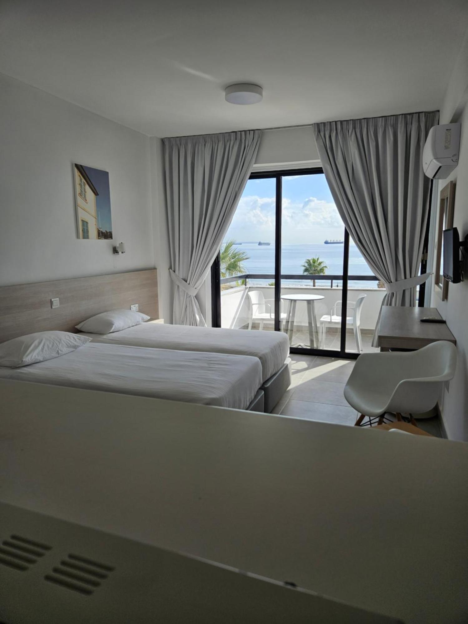 Les Palmiers Sunorama Beach Apartments Larnaca Exterior photo